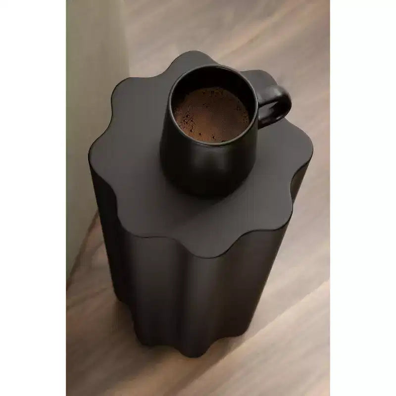 Tavolino Pandey Wavy in metallo, 23x23x56 cm, nero