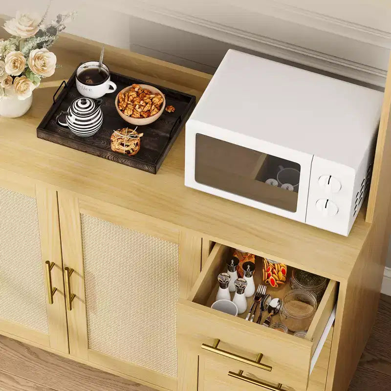 Credenza autoportante con cassetti, dispensa in rattan, ante e ganci per soggiorno, sala da pranzo,