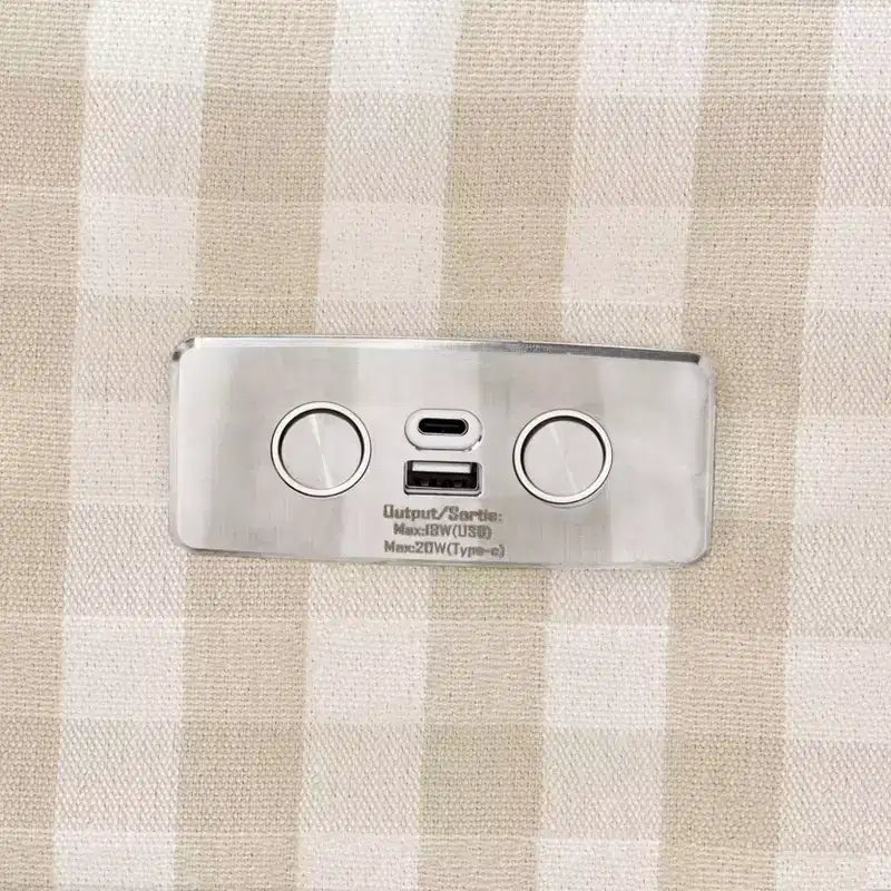 Poltrona Reclinabile e Girevole Elettrica Crewe - Gingham Sabbia con Base in Legno Chiaro