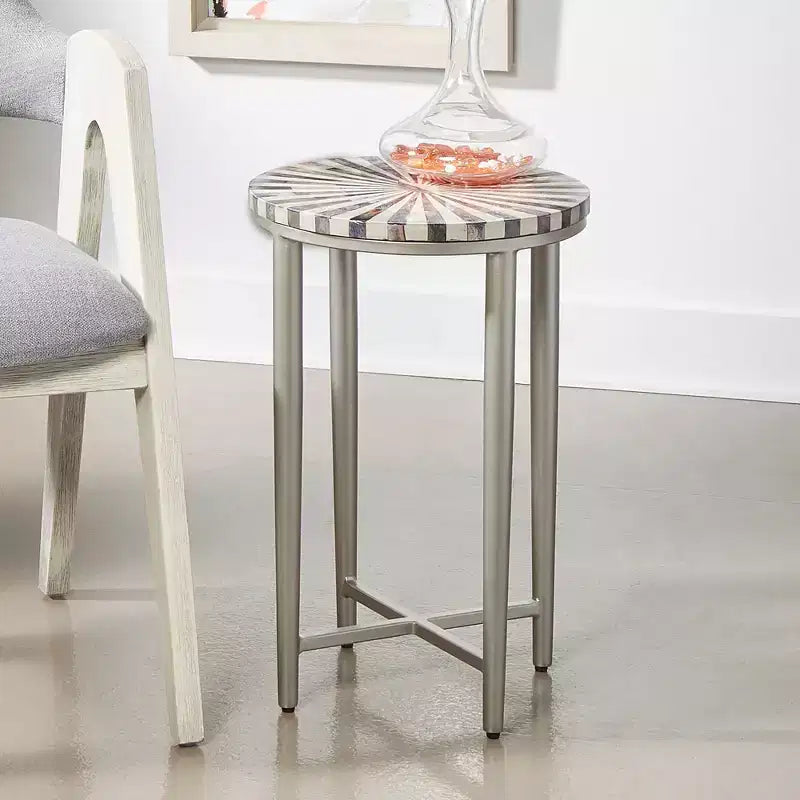 Tavolino moderno rotondo in ferro Hannibal 35 cm con piano in mosaico a spirale grigio argento per soggiorno, camera da letto, comodino, ingresso, ufficio