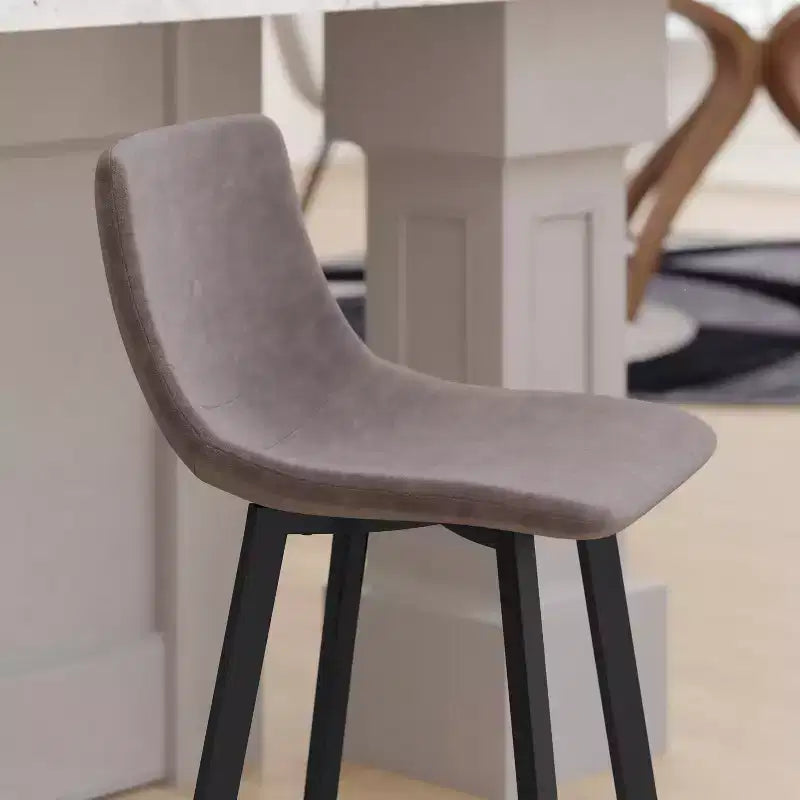 Set di Due Sgabelli da Bar Moderni Rivestiti da 61 cm, con Strutture in Metallo Opaco e Pattini in Plastica per Protezione Pavimento
